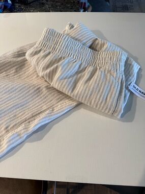 Old Navy Cream Striped Relaxed Waistband Pants